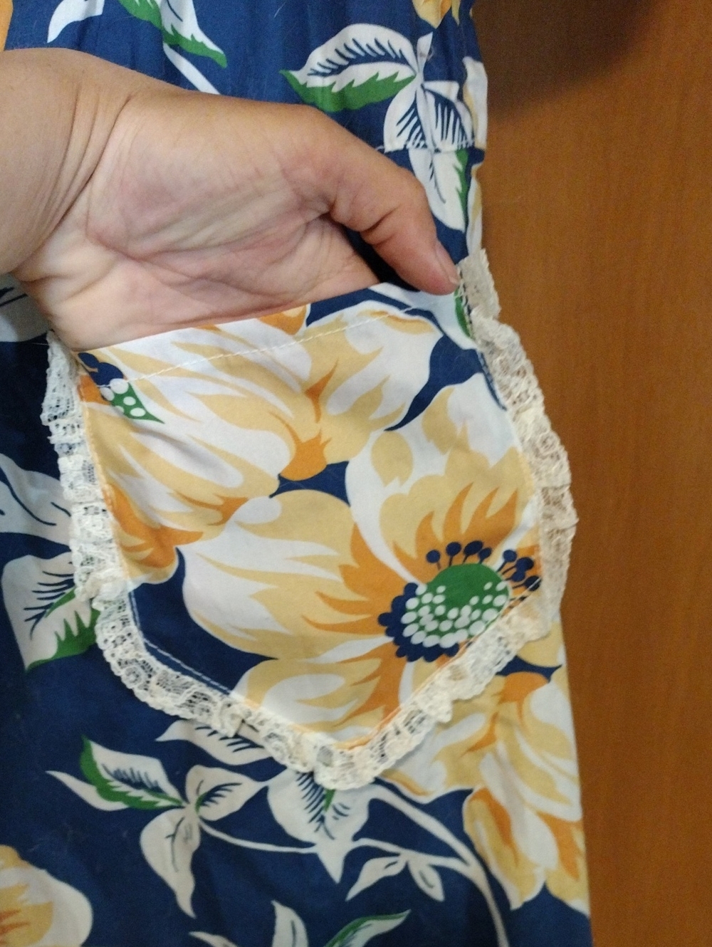 Navy Floral Vintage-Style Dress with Cream Collar - Picture 6 of 8